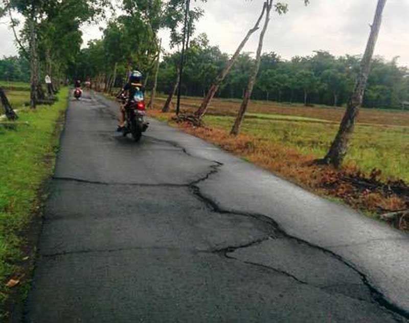 Aspal Rusak Di Kemangkon Belum Tertangani