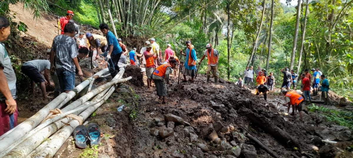 Tertimpa Longsoran Aliran Air Pdam Banyumas Terganggu