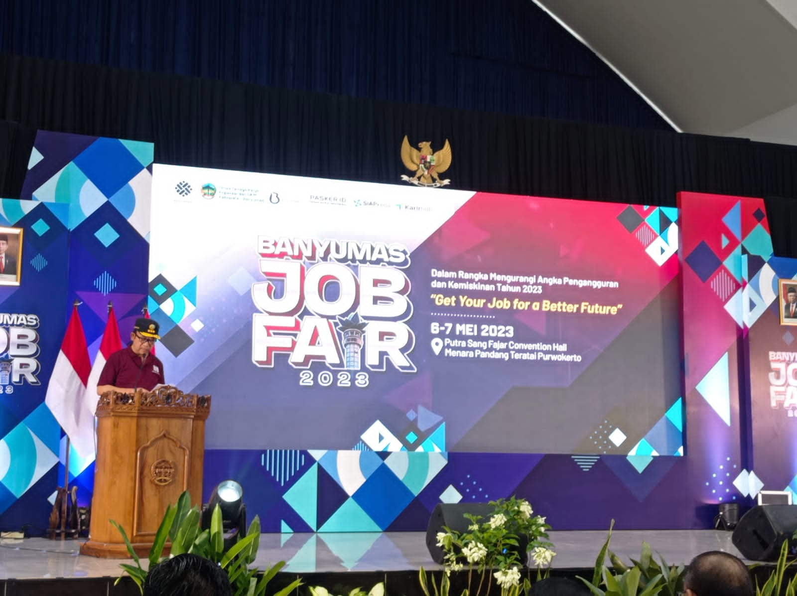 Ribuan Pencari Kerja Menyerbu Job Fair Hari Pertama Di Menara Teratai