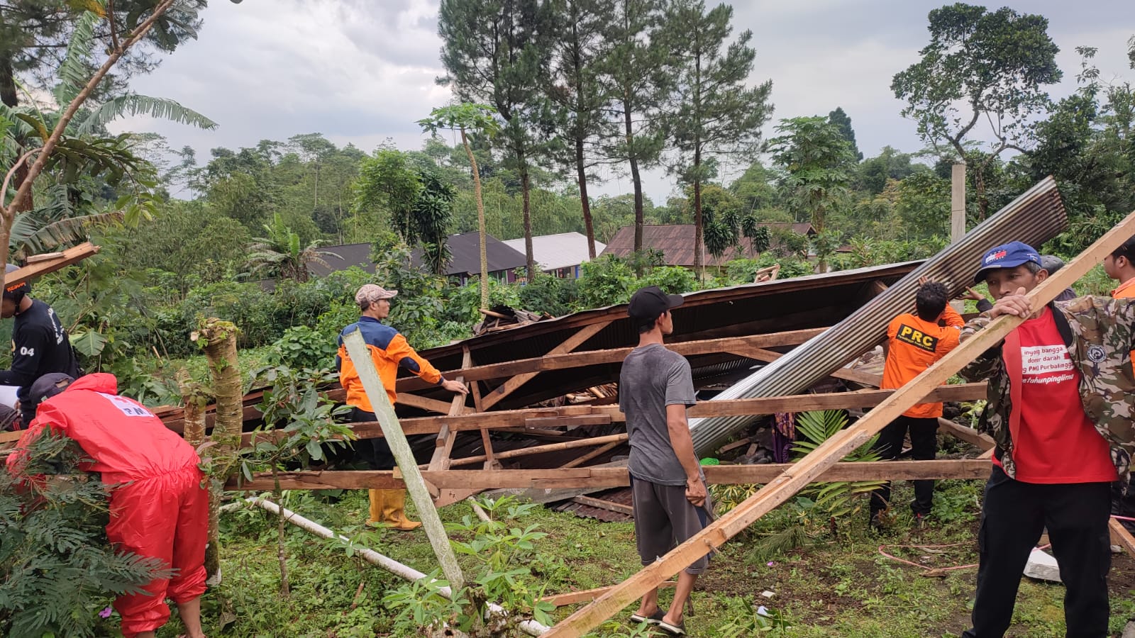 Hujan Deras dan Angin Kencang di Desa Serang, Enam Rumah Rusak