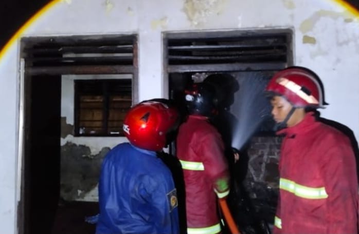 Gegara Tungku Dapur, Rumah dan Toko di Mrebet Terbakar Hebat! Kerugian Capai Rp100 Juta
