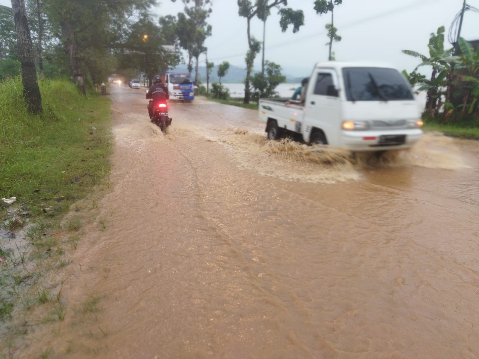 Waspada ! Dua Titik Jalan Raya di Kroya Terendam Banjir 