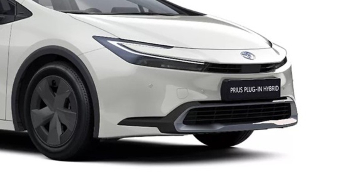All New Toyota Prius HEV 2025, Ini Harga Mobil Hybrid Keren, Irit, & Canggih!