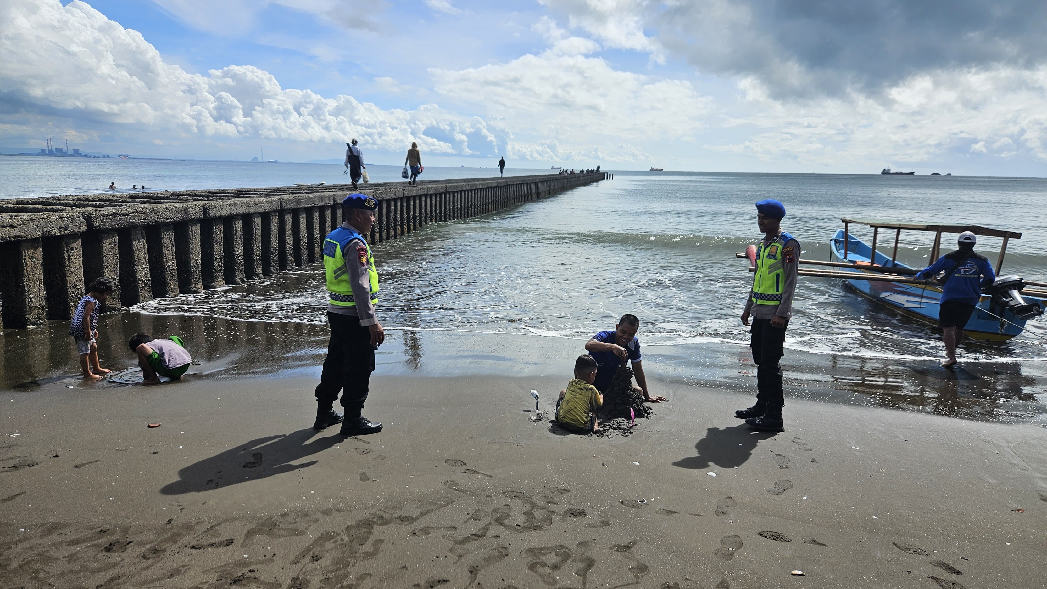 Antisipasi Kecelakaan Laut, Polisi Perketat Pengamanan Pantai di Cilacap
