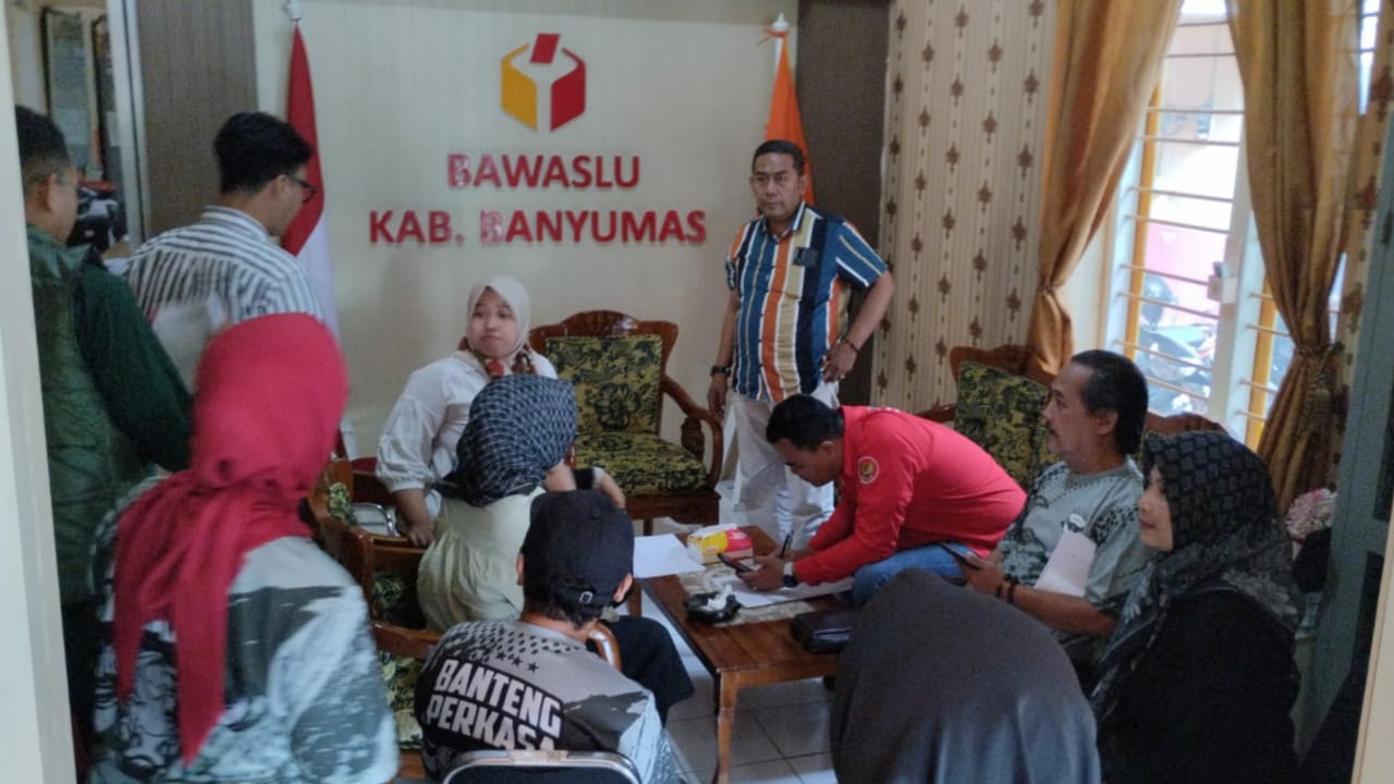 Kades Kasegeran Kembali Dilaporkan ke Bawaslu Banyumas atas Dugaan Penyebaran Video Hoaks