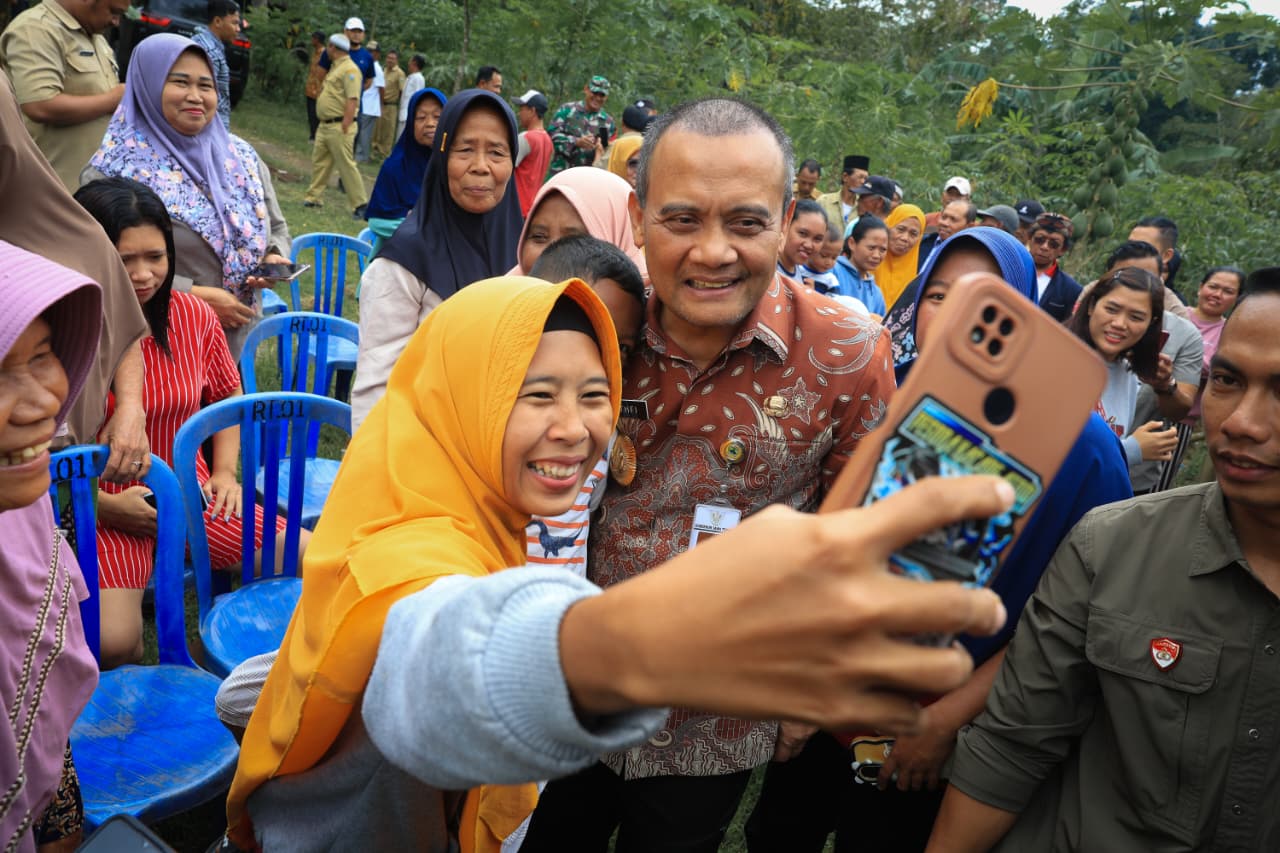 Canda dan Tawa Kehangatan Gubernur Ahmad Luthfi Bersama Warga