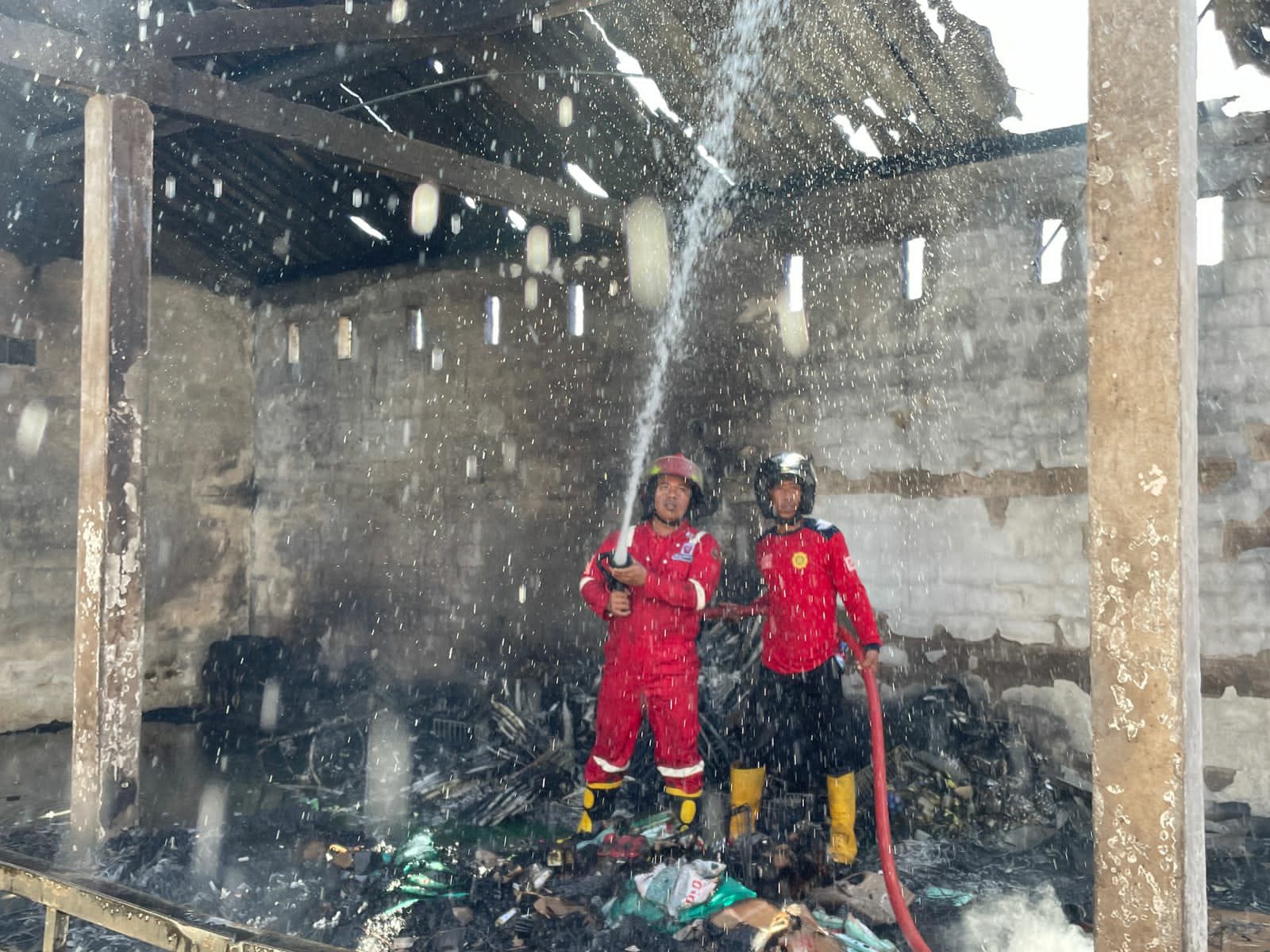 Ruko Pakan Ternak di Limbangan Terbakar Bikin Warga Sekitar Panik