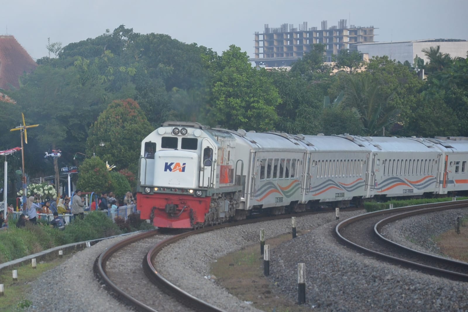 Rangkaian KA Dilempari Batu, KAI Imbau Warga Tak Lakukan Aksi Berbahaya