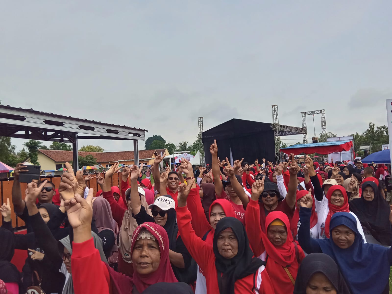 Dukung Andika-Hendi, Ribuan Warga Dapil 4 Banyumas Jalan Sehat