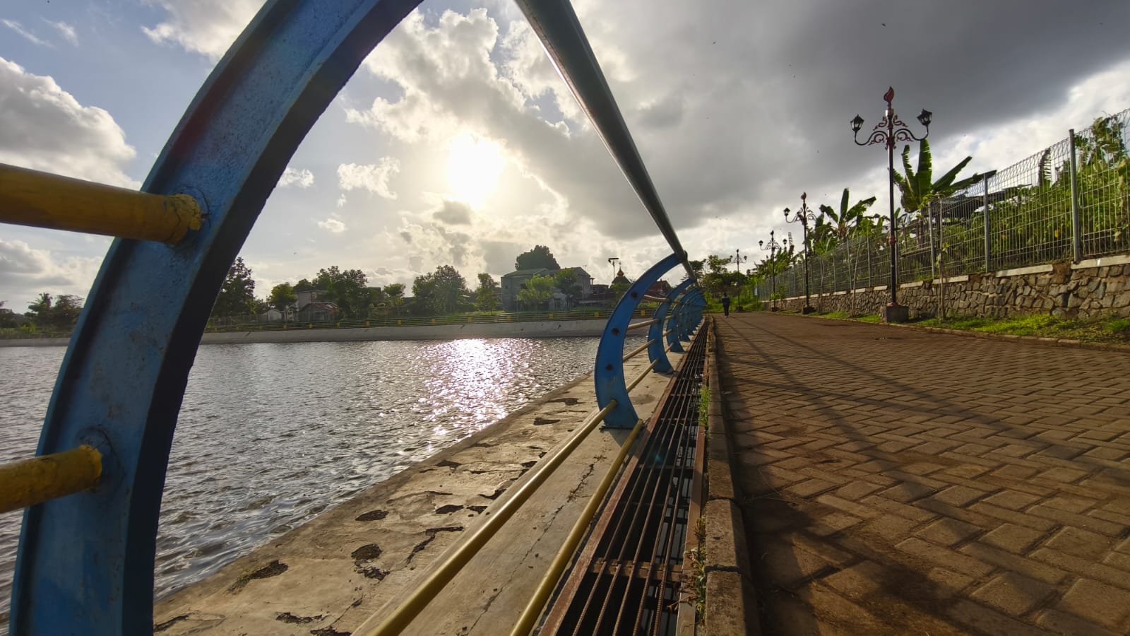 Railing Kolam Retensi Purwokerto Rusak, Dinporabudpar Koordinasi BLUD untuk Perbaikan