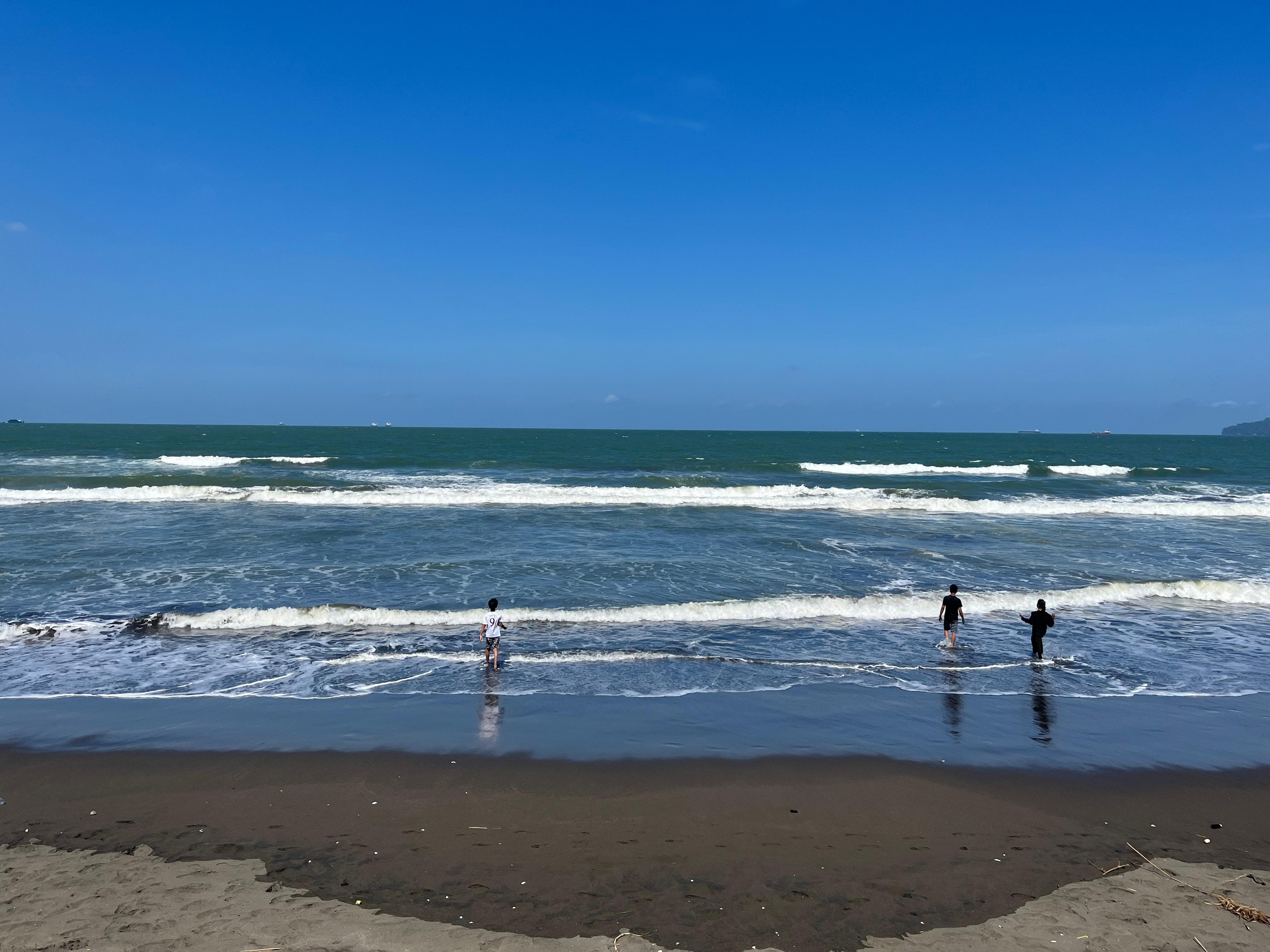 BMKG Imbau Waspada Gelombang Tinggi di Pantai Selatan Saat Libur Akhir Pekan