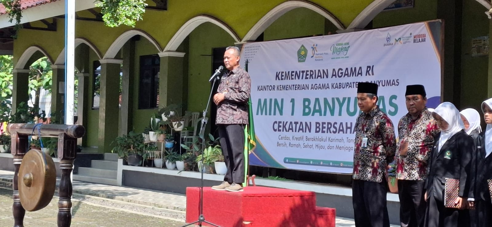 Jumlah Prestasi Peserta Didik MI Swasta Ungguli Negeri