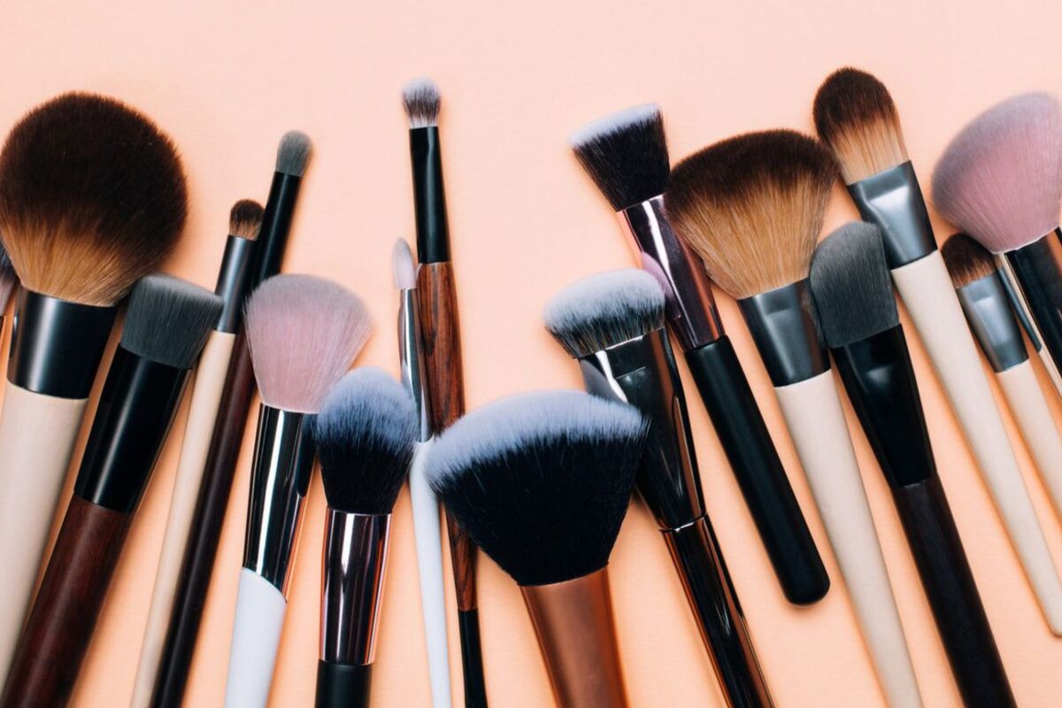 Inilah Jenis-Jenis Brush Makeup yang Wajib Dimiliki oleh Para Wanita 