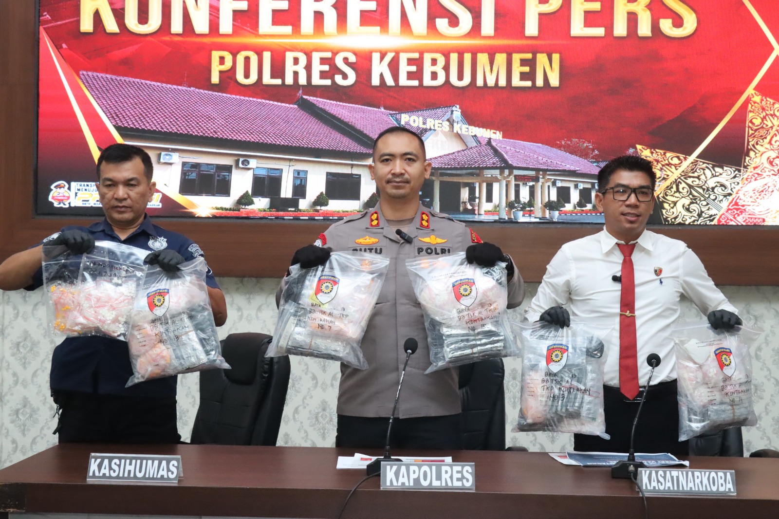 Polres Kebumen Amankan 76 Ribu Obat Keras Ilegal 