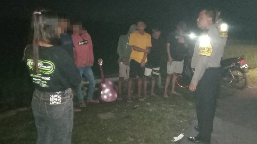 Pesta Tuak di Pinggir Jalan, Delapan Pemuda Diamankan Polsek Bukateja
