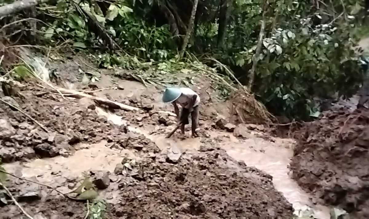 Bencana Longsor Terjadi di Desa Kaliori, 80 KK Terisolir
