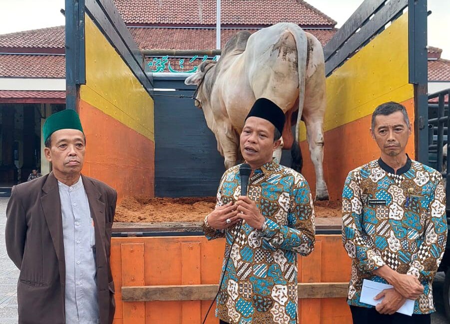 Pemkab Kebumen Serahkan Bantuan Sapi dari Presiden
