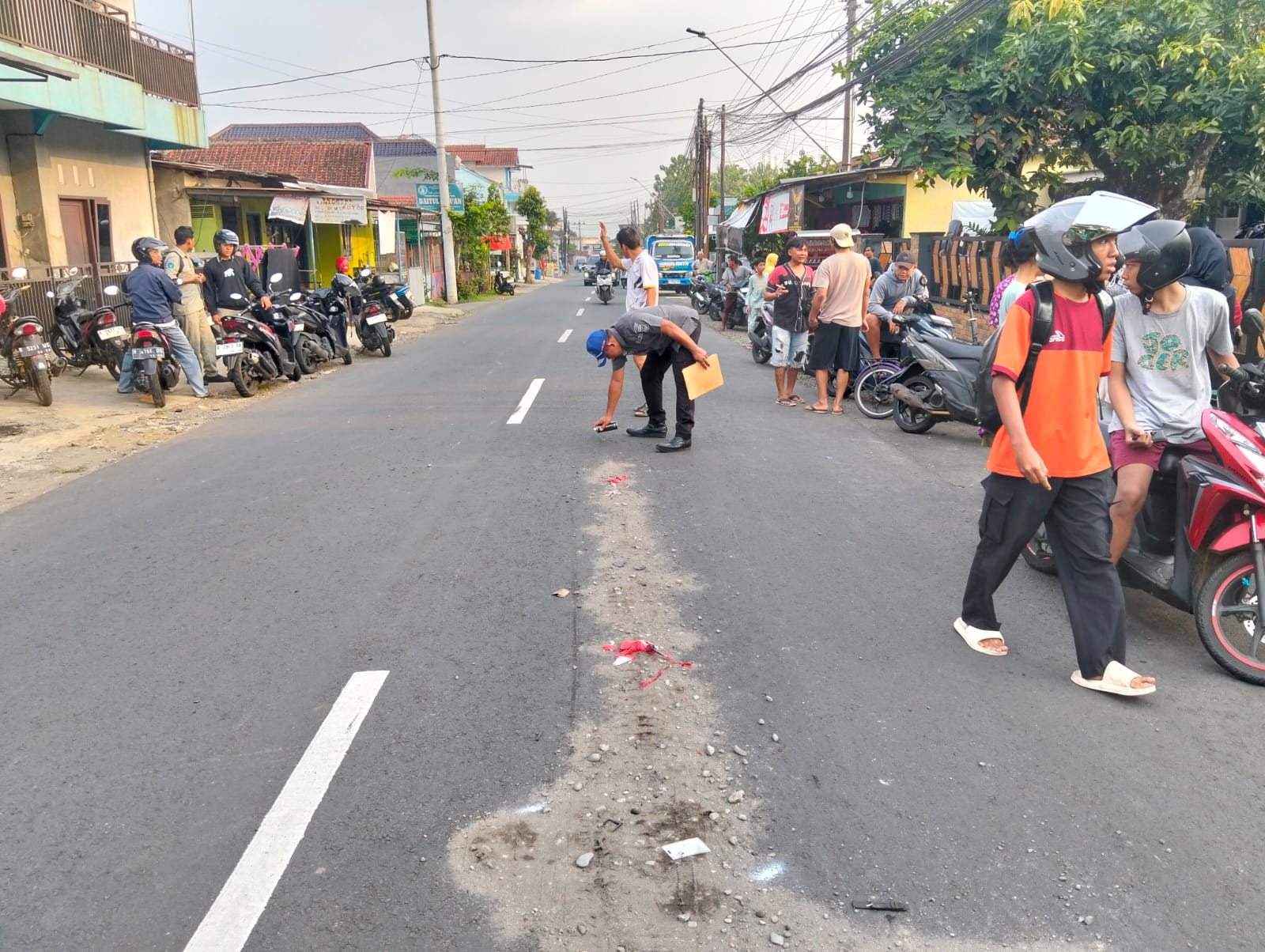 Salip Truk, Pemotor Malah Terlindas di Kedungbanteng Banyumas