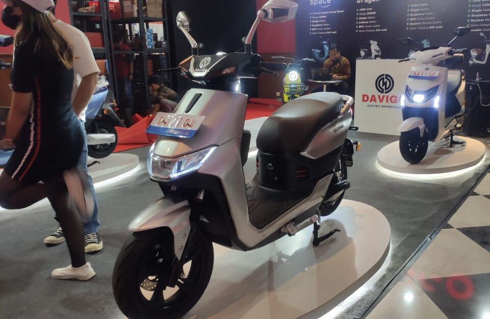 Baterai Motor Listrik Cepat Habis Dipakai Gen Z dengan Mobilitas Tinggi, Ini Solusinya! 