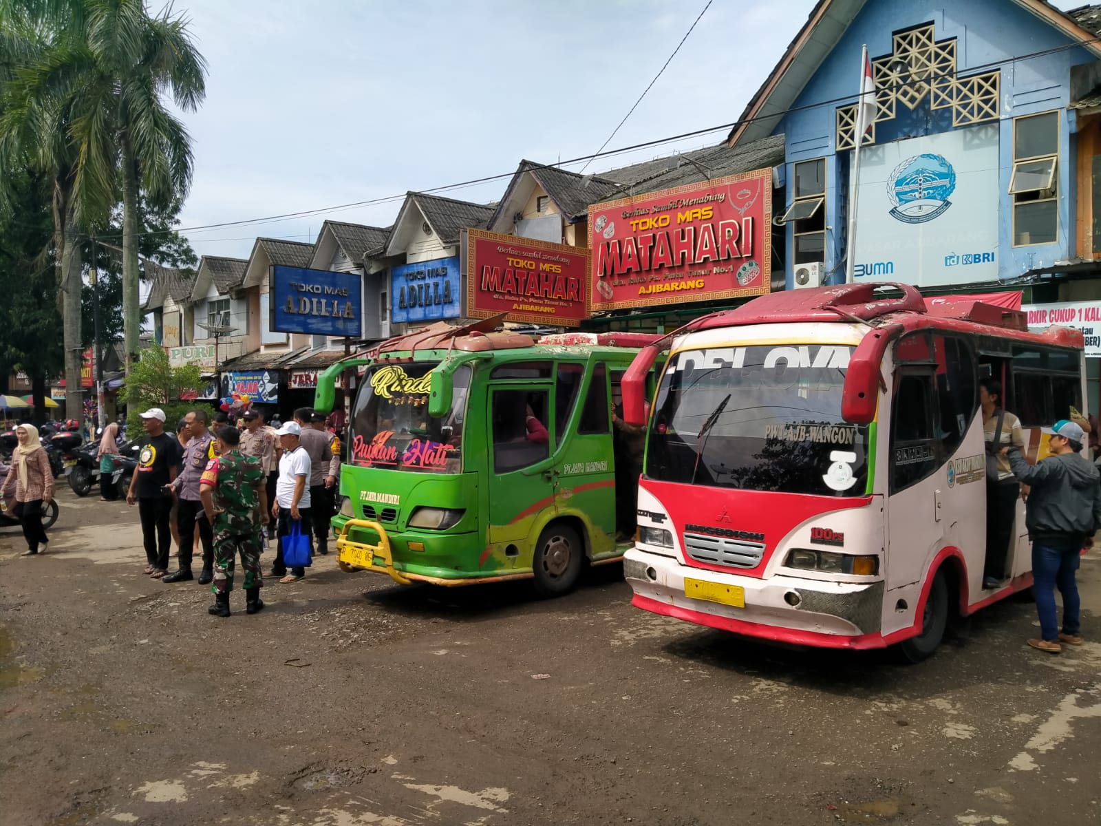 Pedagang Jalur Hijau dan Dini Hari Pasar Ajibarang Tembus Seribu Orang