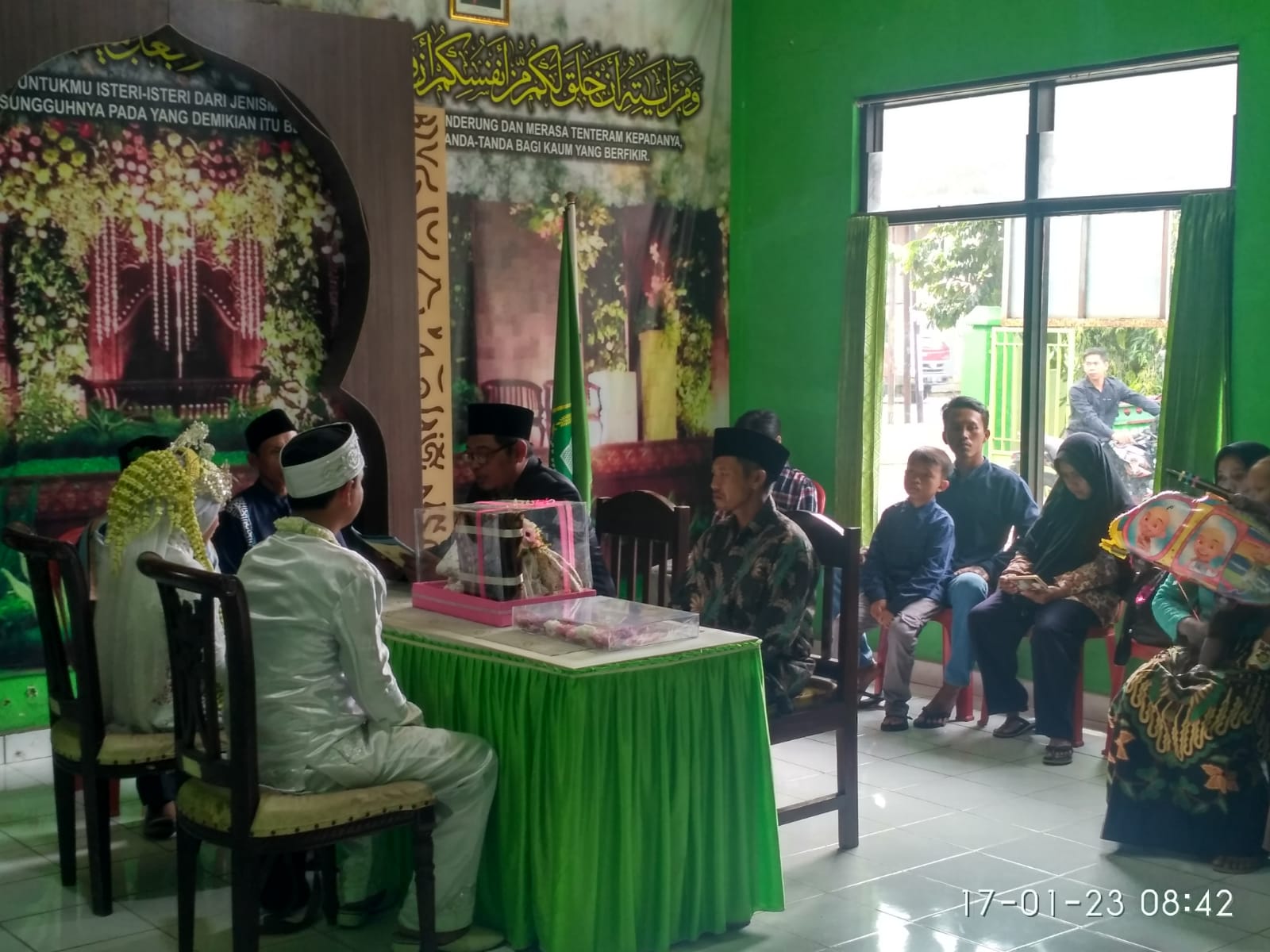 Calon Pengantin Dapat Sertifikat Bukti Bimbingan Perkawinan