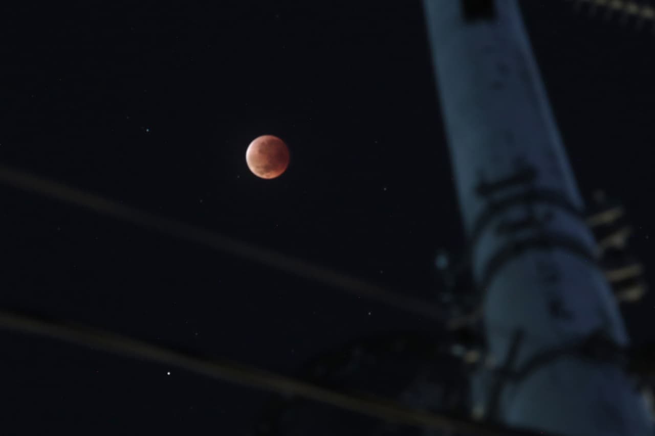 Warga Kebumen Gelar Shalat Gerhana Minta Keselamatan