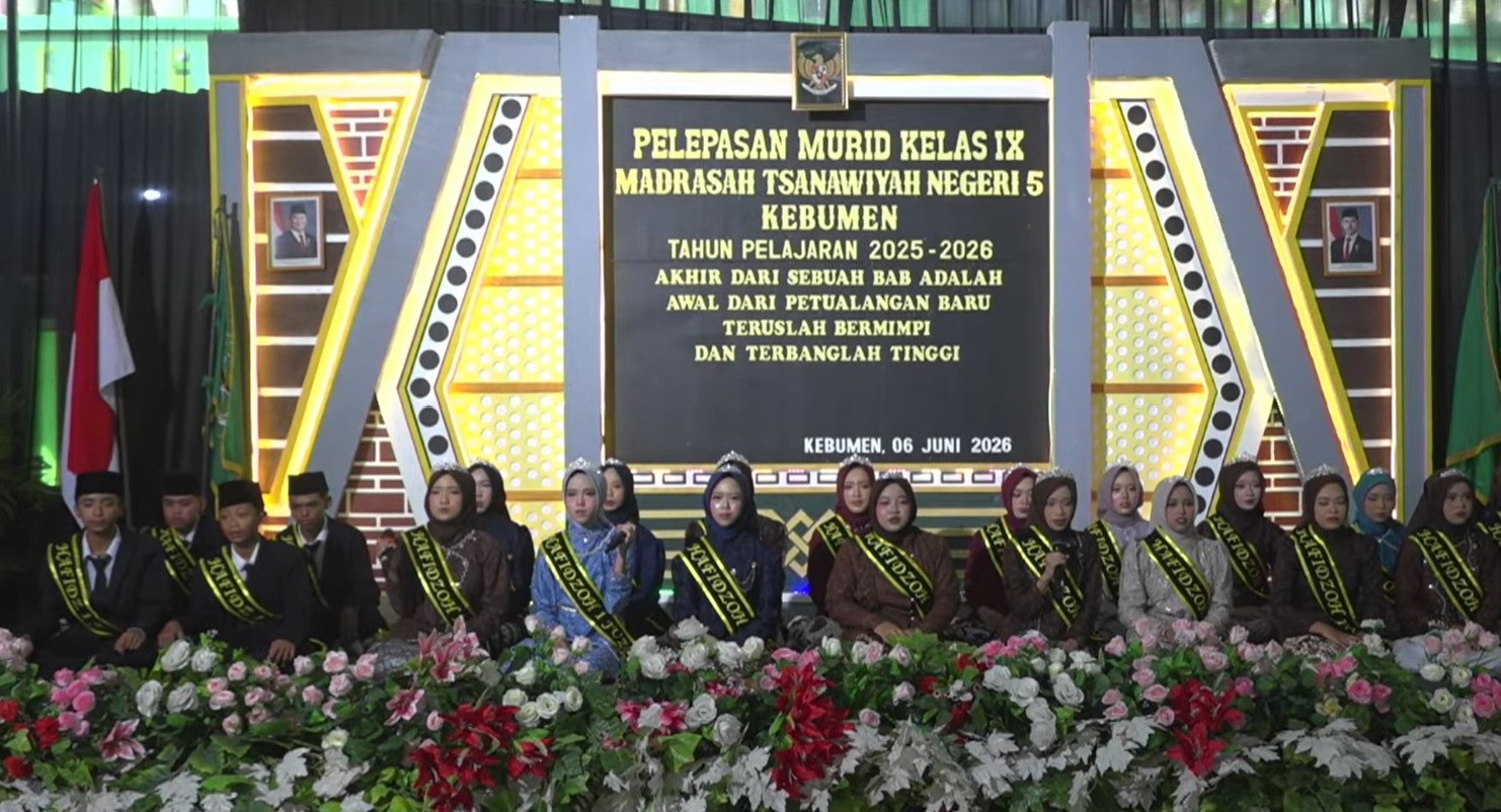 SMK Ma’arif 9 Beri Penghargaan Lulusan Terbaik