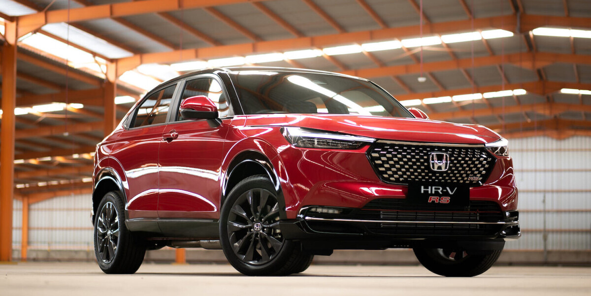 Harga Hampir Setengahnya, Tapi Worth It Mana? Mobil Toyota Corolla Cross Vs Mobil Honda HRV