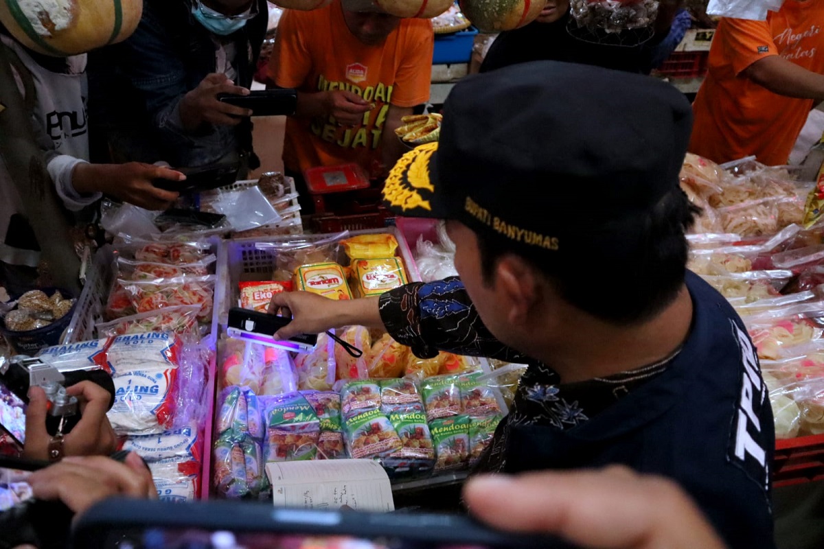 Pantauan di Pasar Manis, Bupati Banyumas Temukan Bahan Makanan Mengandung Formalin dan Rhodamin