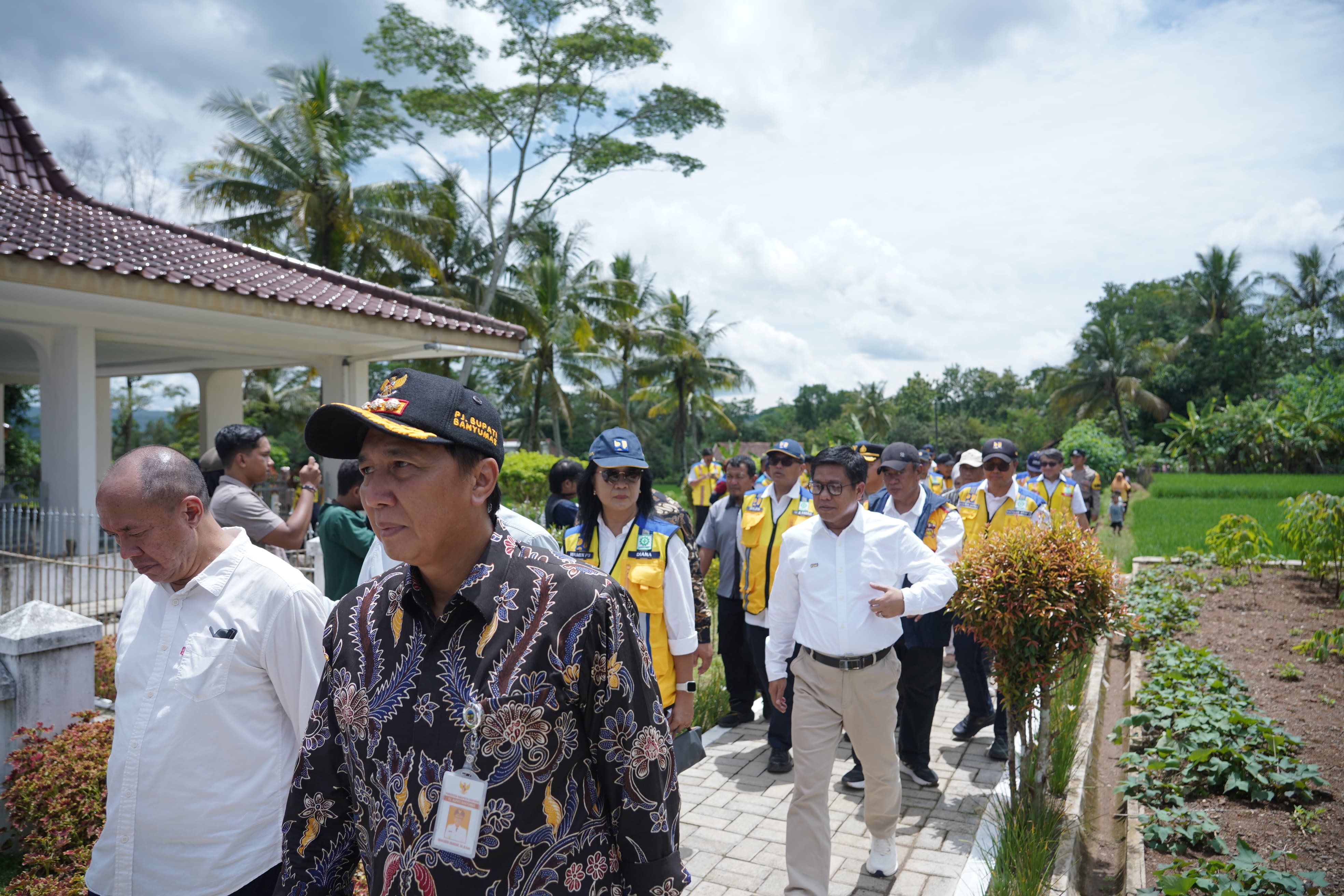 Rektor UMP Ikuti Kunjungan Menteri PU ke Makam Kakek Prabowo