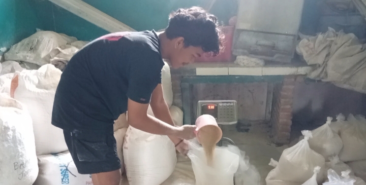 Warga Babadsari Olah Limbah Tulang Sapi Jadi Pupuk Kalsium