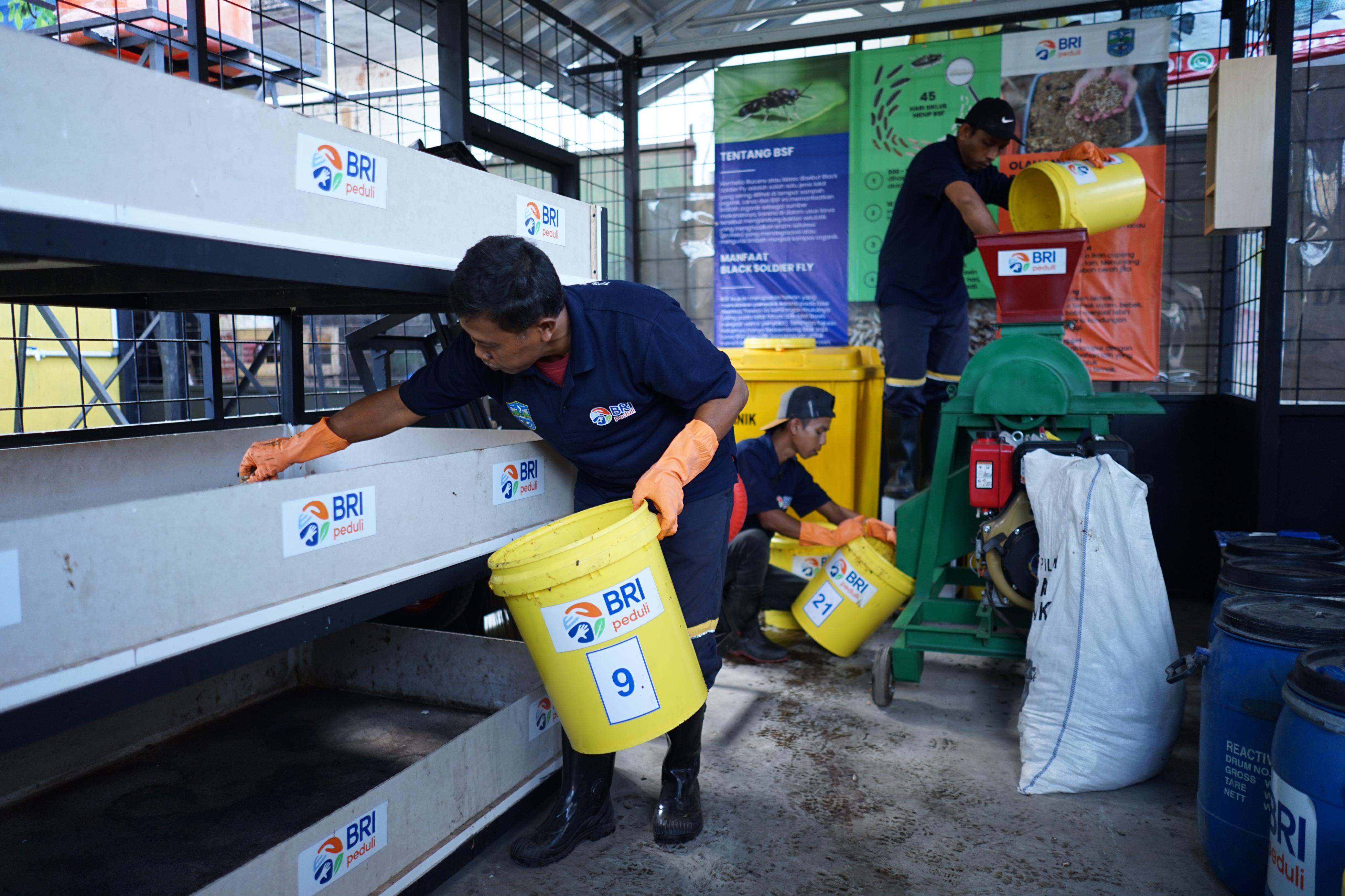 Gerakan Anti Sampah di Pasar Banjar Jawa Barat, BRI Peduli Bantu Kurangi Limbah Pasar 1.500 Kg/Bulan