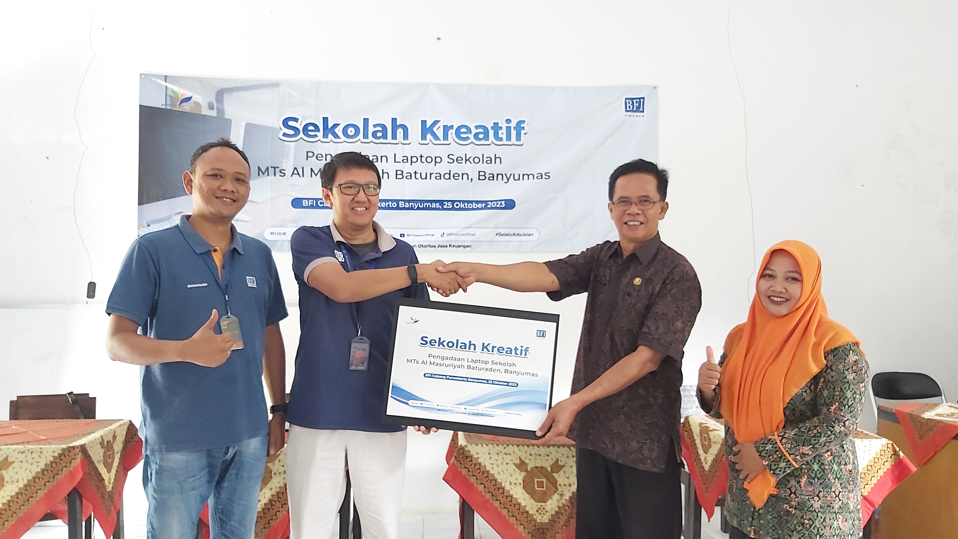 BFI Finance Distribusikan Bantuan Komputer untuk Dorong Peningkatan Kualitas Pendidikan