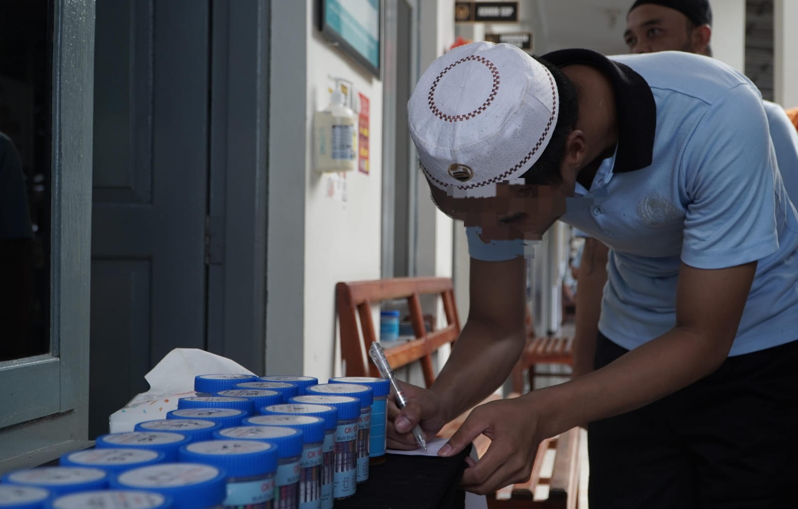 Perkuat Pengawasan Internal, Rutan Banjarnegara Tes Urine Pegawai Rutan dan WB