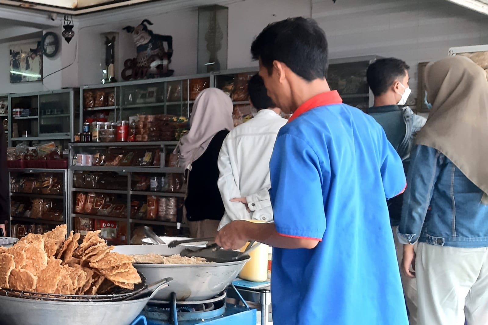 Mendoan Untuk Keluarga, Keripik Tempe Buat Kolega