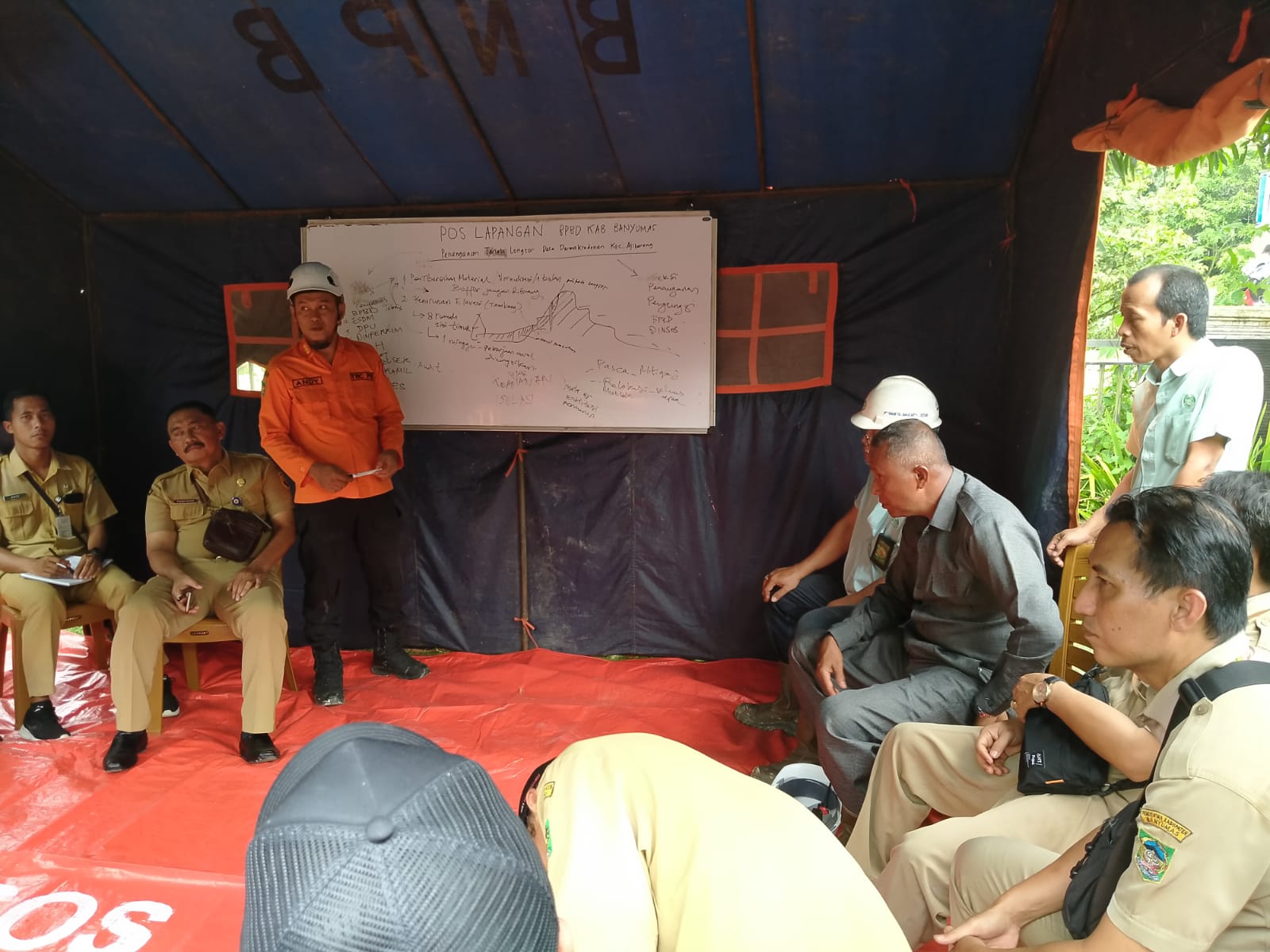 Normalisasi Longsor Darmakradenan Satu Bulan