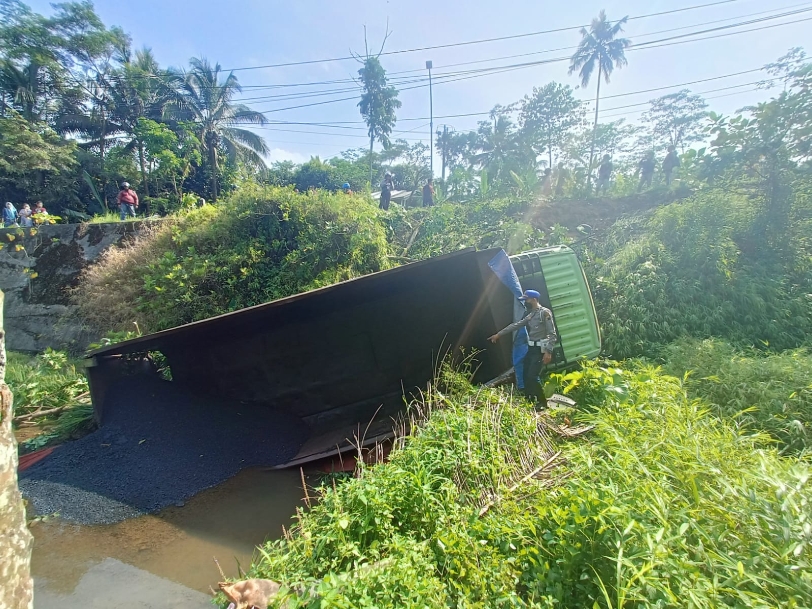 Sopir Truk Bermuatan Aspal yang Terperosok Sawah Sedalam 6 Meter Tak Miliki SIM