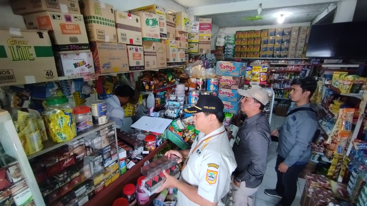 Pelanggar Rokok Ilegal Langsung di Periksa dan Didenda