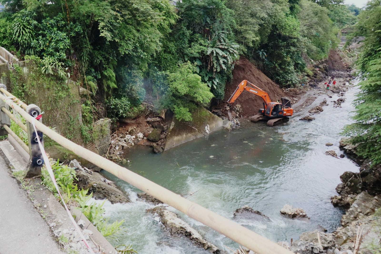 DPU Banyumas Bakal Kebut Penanganan Longosoran Jembatan  Kali Pelus