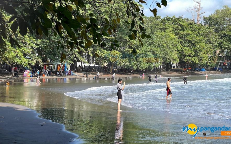 Pantai Batu Karas: Balinya Jawa Barat yang Wajib Dikunjungi