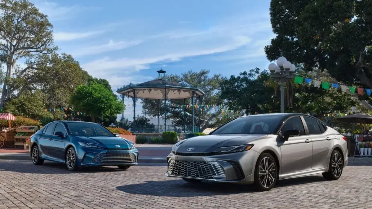 Toyota Camry 2025, Sedan Elegan yang Makin Mewah dan Canggih