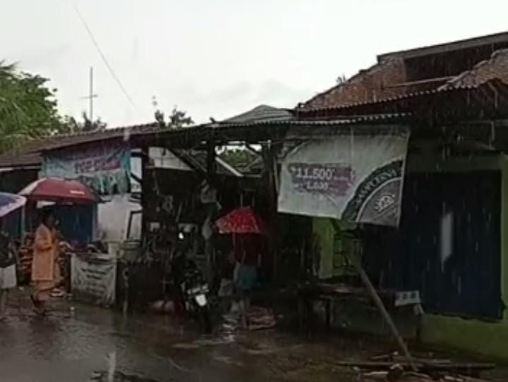 Angin Kencang di Desa Majasem, Dua Warga Terluka