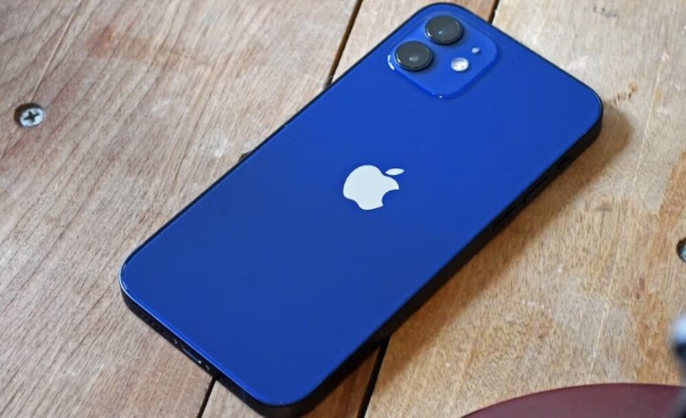Beli iPhone 12 di 2025? Ini Kelebihan dan Kekurangannya Sebelum Menyesal!