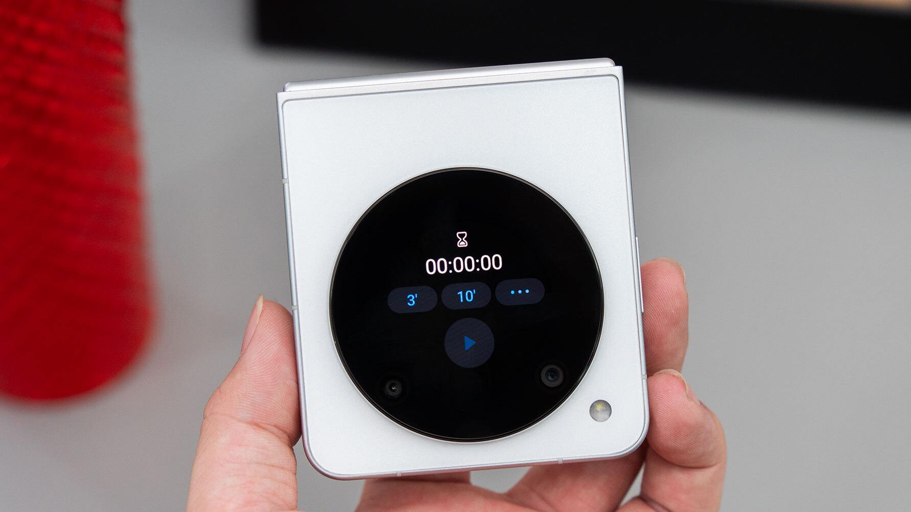 HP Lipat Harga 6 Jutaan? ZTE Libero Flip Bisa Jadi Jawaban Lo!