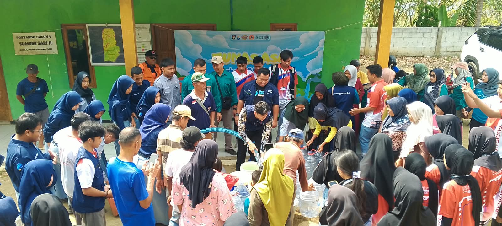 HUT ke-35, SMAN 3 Cilacap Salurkan Tiga Tangki Air Bersih untuk Warga Pesanggrahan