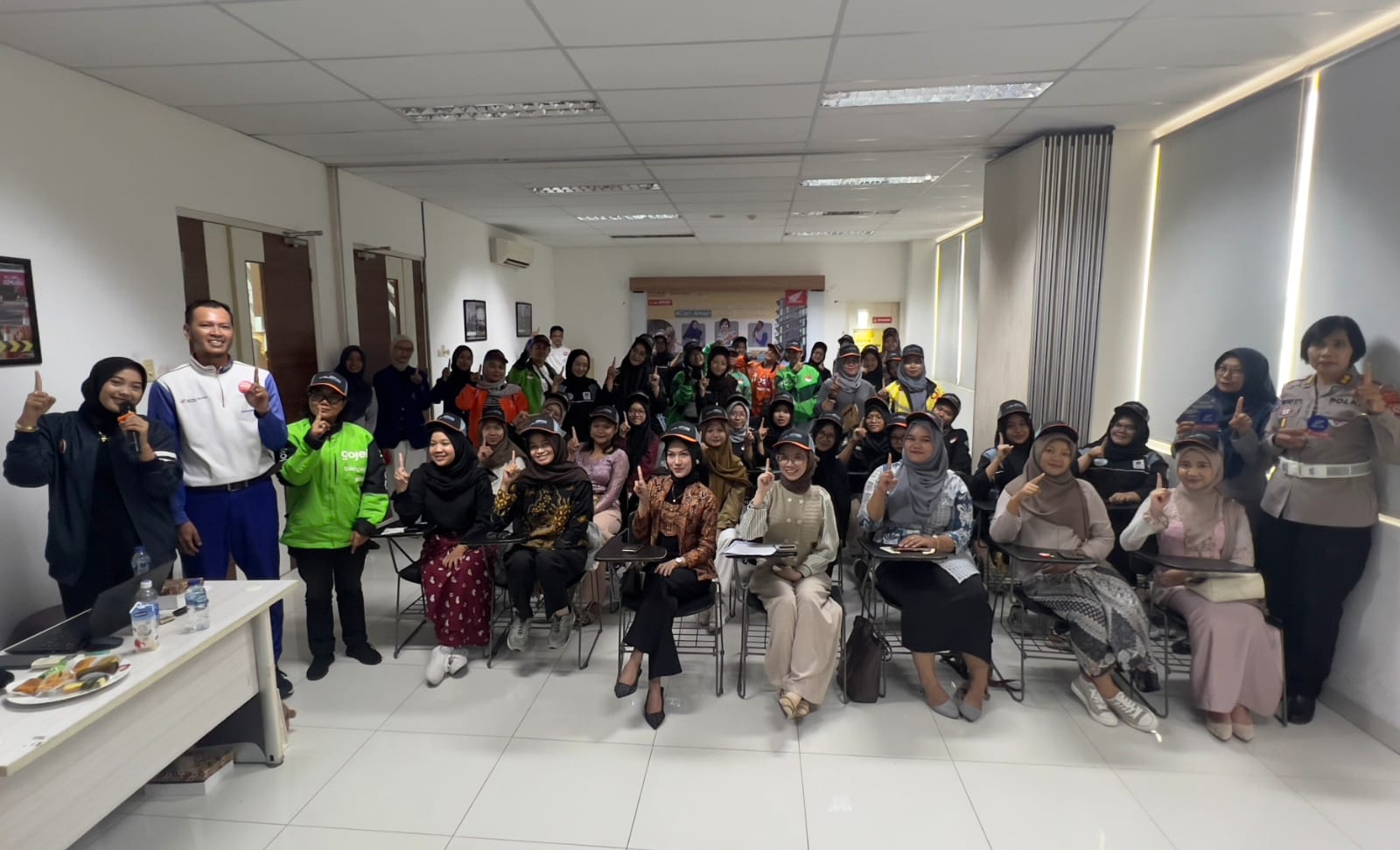 Tips Aman di Persimpangan Bagi Kartini Muda 