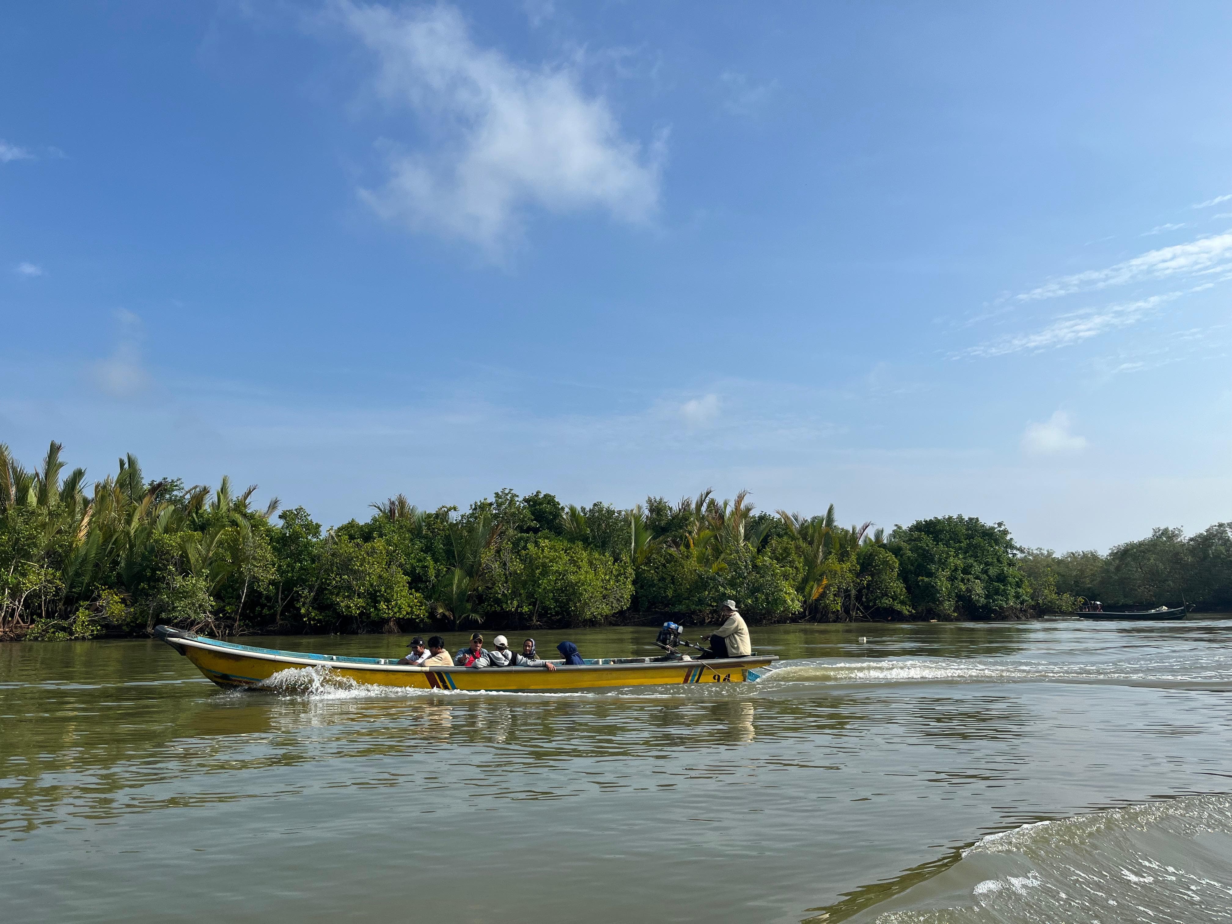 Surga Tersembunyi di Kampung Laut dengan Wisata Religi dan Mangrove