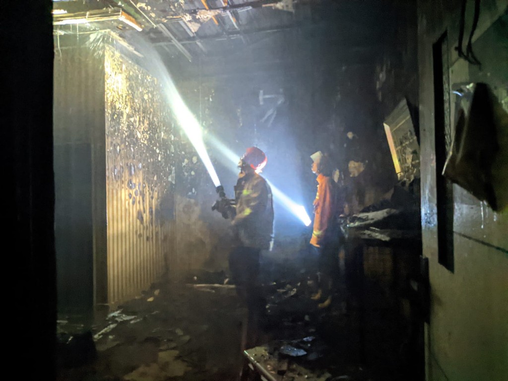 Tempat Karaoke di Nusawungu Cilacap Terbakar