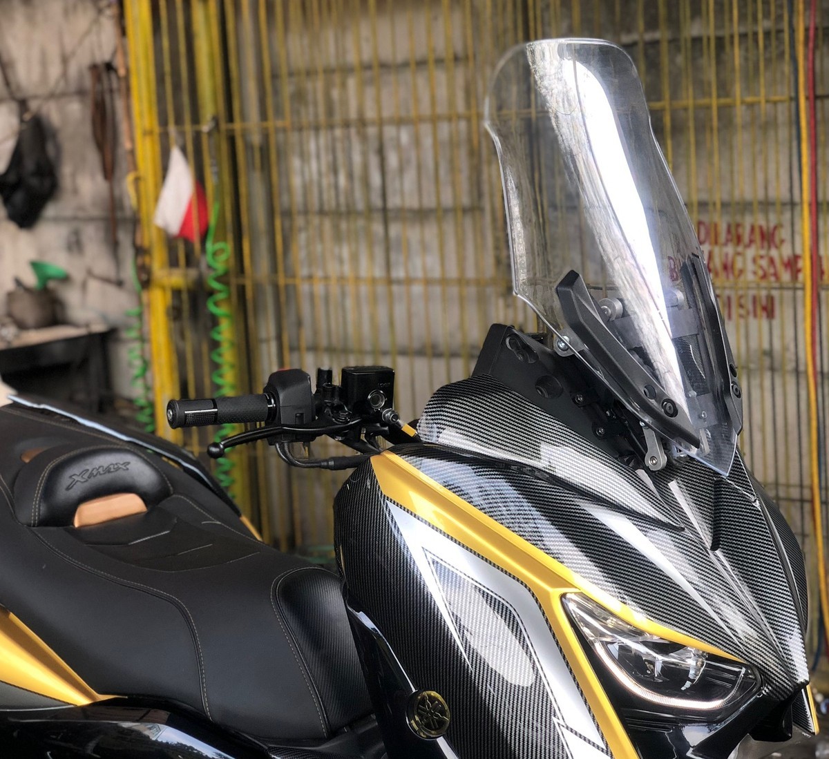 Yamaha XMAX 2025 Punya Windshield Elektrik, Motor Lama Bisa Ikut Upgrade?