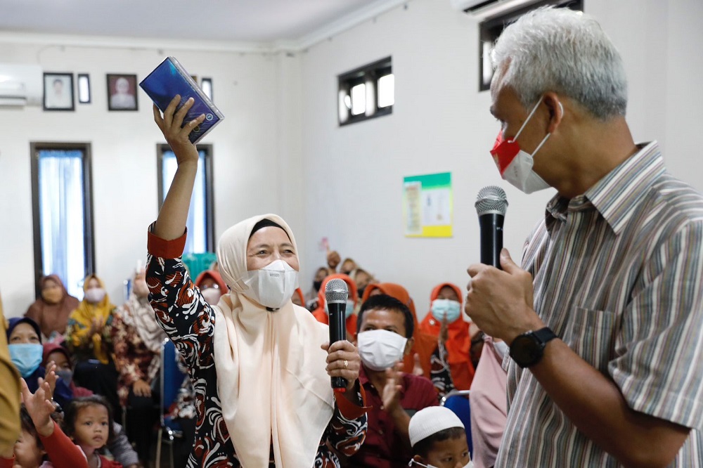 Ganjar, Bu Salamah dan 35 Tahun Pengabdi Kesehatan